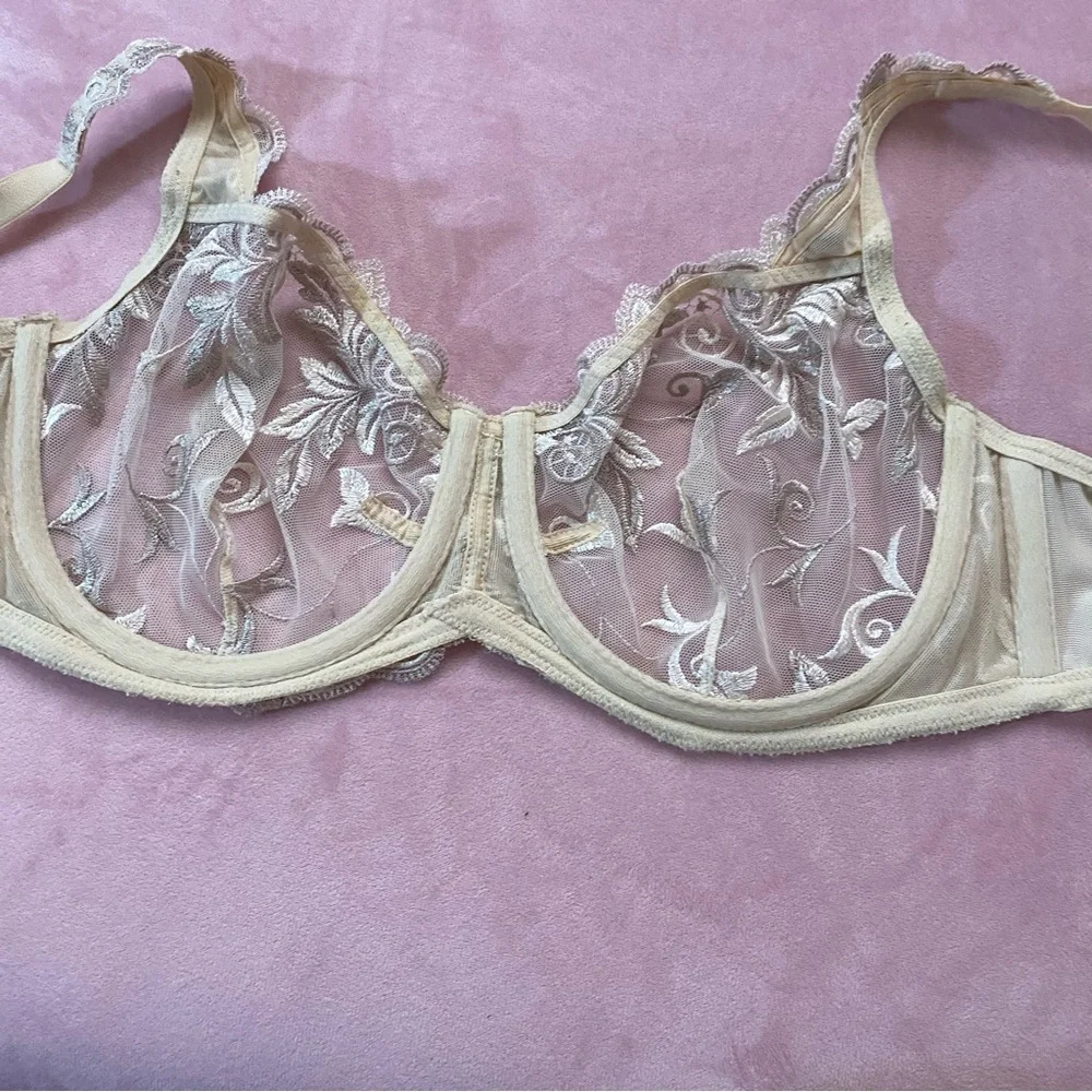 SOMA Sensuous Lace Underwire Unlined Embroidered Bra 36C Floral Embellished
